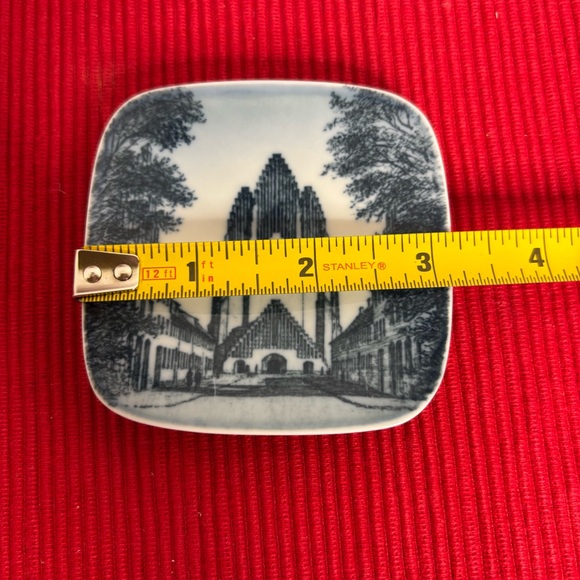 Vintage  B&G Denmark Kyrid Bonfile “Grundtvigskirken” plate
1721/5708 - Picture 3 of 4